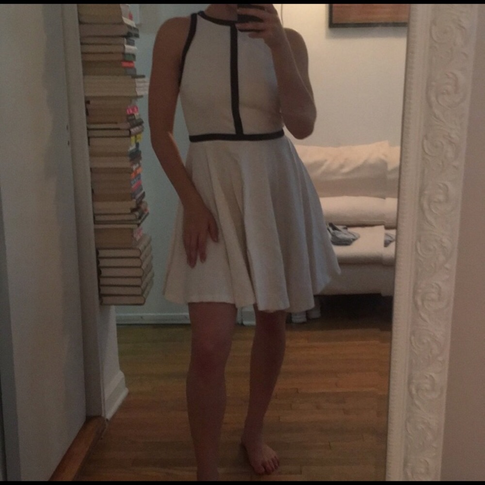 Black and White Dress - Picture 4 of 5